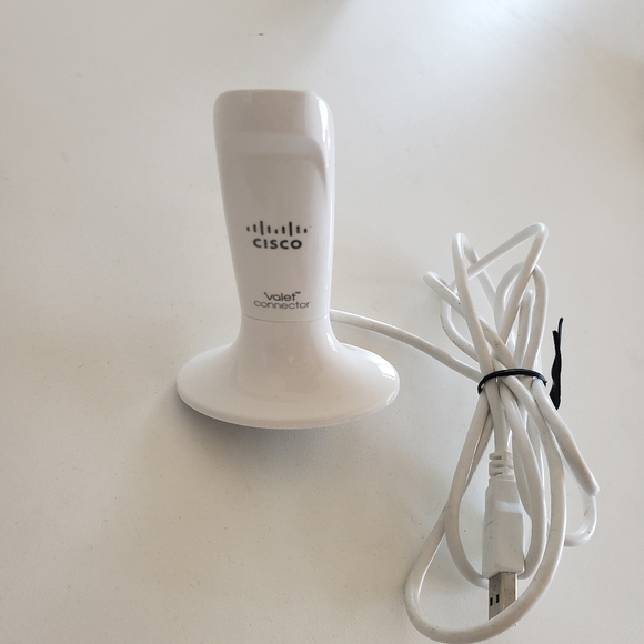 Cisco AM10 Wireless Adapter - Picture 2 of 3